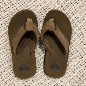 5/$25 Boys Quiksilver brown flip flops